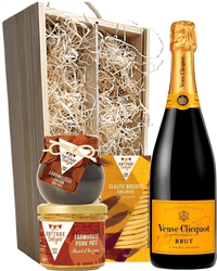 Ultimate Gourmet Veuve Clicquot - Delivery in Germany by GiftsForEurope